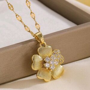 New Cute Gold Flower Pendant Necklace Stainless Steel